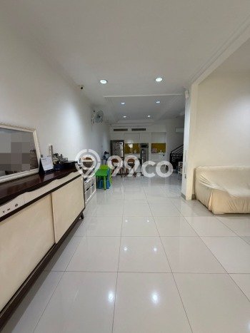 For Sale Hunian Elegan Klasik di Jakarta Utara For Sale Hunian Elegan Klasik di Jakarta Utara