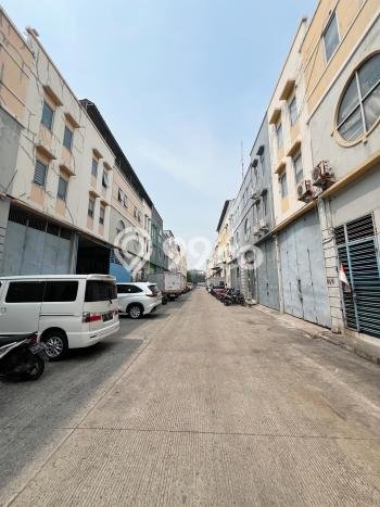 Unit Komersial Disewakan di Jakarta Barat Area Strategis Harga Kompetitif Unit Komersial Disewakan di Jakarta Barat Area Strategis Harga Kompetitif