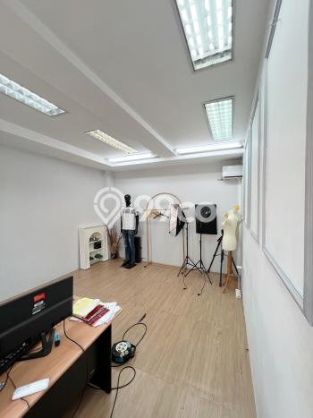 Unit Komersial Disewakan di Jakarta Barat Area Strategis Harga Kompetitif Unit Komersial Disewakan di Jakarta Barat Area Strategis Harga Kompetitif