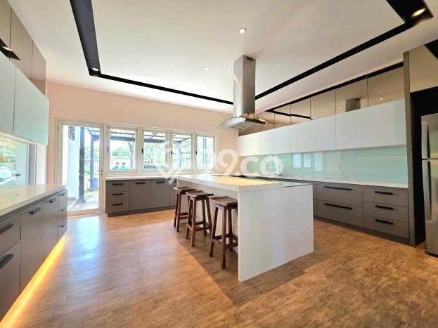 Rumah Elit Modern Tanpa Renovasi di Alam Sutera Tangerang Rumah Elit Modern Tanpa Renovasi di Alam Sutera Tangerang