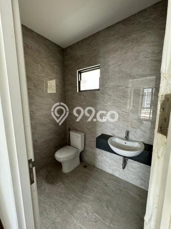 Rumah Modern 5 KT di Suvarna Sutera Tangerang Rumah Modern 5 KT di Suvarna Sutera Tangerang