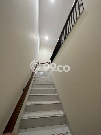 Rumah Mewah Siap Huni LT 160m2 di Cikupa, Tangerang Rumah Mewah Siap Huni LT 160m2 di Cikupa, Tangerang