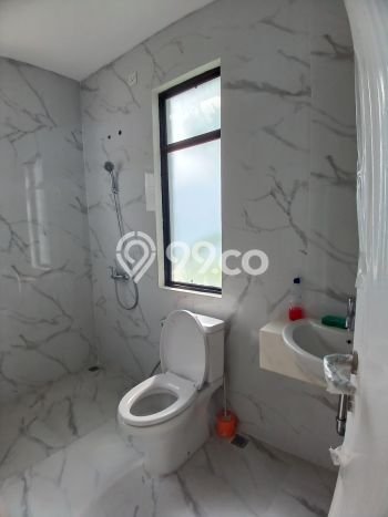 Jarang Ada! Rumah Kontrakan 4 Kamar Nyaman Siap Huni Suvarna Sutera Jarang Ada! Rumah Kontrakan 4 Kamar Nyaman Siap Huni Suvarna Sutera
