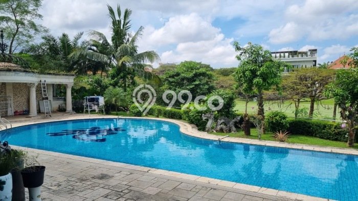 Dijual Rumah Premium dengan Fasilitas Sekitar Komplit di Dukuh Pakis, Surabaya Dijual Rumah Premium dengan Fasilitas Sekitar Komplit di Dukuh Pakis, Surabaya