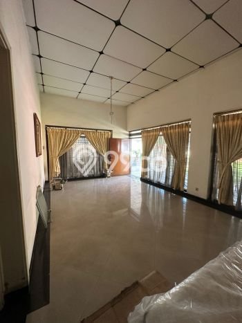 Siap Huni Rumah Mewah 3 Kamar di Genteng Dekat ke Mana Saja Siap Huni Rumah Mewah 3 Kamar di Genteng Dekat ke Mana Saja