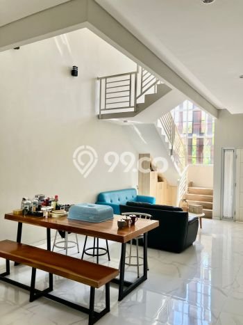 For Sale Rumah Mewah Exclusive di Sukolilo, Surabaya For Sale Rumah Mewah Exclusive di Sukolilo, Surabaya