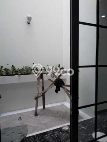 Rumah Strategis dengan 4 Kamar Tidur di Kawasan BSD, Tangerang Rumah Strategis dengan 4 Kamar Tidur di Kawasan BSD, Tangerang