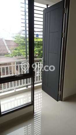 Rumah Asri LB 120m² View Kota di Serpong, Tangerang Selatan Rumah Asri LB 120m² View Kota di Serpong, Tangerang Selatan