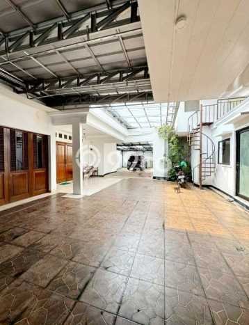 For Sale! Luxury House LT 535m2 Desain Modern di Kemang For Sale! Luxury House LT 535m2 Desain Modern di Kemang