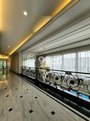 Rumah Elit Modern Tanpa Renovasi di Pondok Indah Jakarta Selatan Rumah Elit Modern Tanpa Renovasi di Pondok Indah Jakarta Selatan