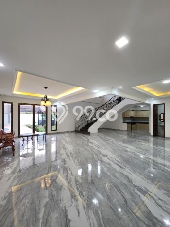 Siap Huni Rumah Mewah 6 Kamar di Cilandak Dekat ke Mana Pun Siap Huni Rumah Mewah 6 Kamar di Cilandak Dekat ke Mana Pun