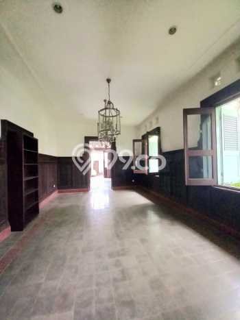 Hunian Eksklusif Siap Huni LT 938m2 di Menteng, Jakarta Pusat Hunian Eksklusif Siap Huni LT 938m2 di Menteng, Jakarta Pusat