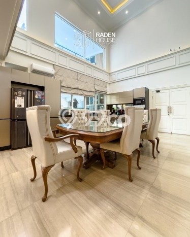 Hunian Mewah LB 1000m2 Siap Pakai Desain Elegan di Pondok Indah, Jakarta Selatan Hunian Mewah LB 1000m2 Siap Pakai Desain Elegan di Pondok Indah, Jakarta Selatan