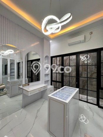 Ready to Use! Premium House LT 406m2 Desain Elegan di Pondok Indah Ready to Use! Premium House LT 406m2 Desain Elegan di Pondok Indah