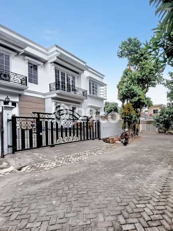 Rumah Mewah LB 400m2 Siap Pakai Desain Elegan di Rempoa, Tangerang Rumah Mewah LB 400m2 Siap Pakai Desain Elegan di Rempoa, Tangerang