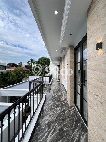 Ready to Use! Premium House LT 406m2 Desain Elegan di Pondok Indah Ready to Use! Premium House LT 406m2 Desain Elegan di Pondok Indah