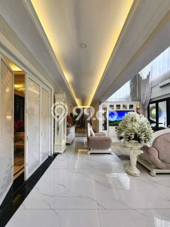 Jual Rumah Mewah Megah Dengan View Eksklusif di Pondok Indah, Jakarta Selatan Jual Rumah Mewah Megah Dengan View Eksklusif di Pondok Indah, Jakarta Selatan