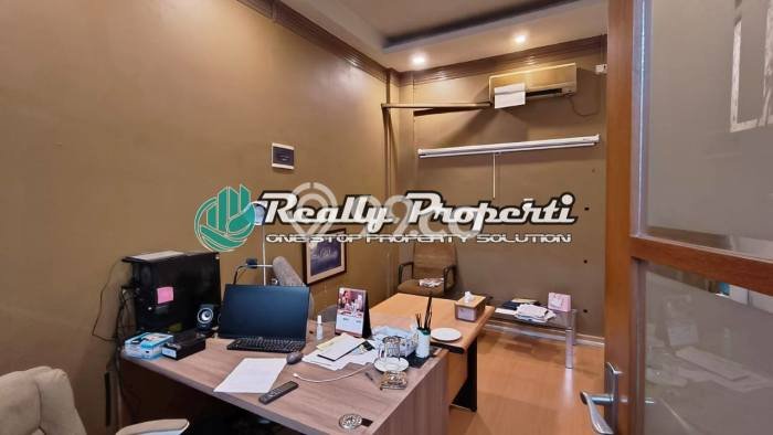 Kantor Bagus LT 445m2 LB 727m2 Dijual di Jatinegara Jakarta Timur Kantor Bagus LT 445m2 LB 727m2 Dijual di Jatinegara Jakarta Timur
