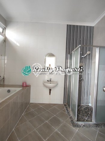 For Sale Hunian Rumah Nyaman 4 Kamar di Pondok Kelapa, Jakarta Timur For Sale Hunian Rumah Nyaman 4 Kamar di Pondok Kelapa, Jakarta Timur
