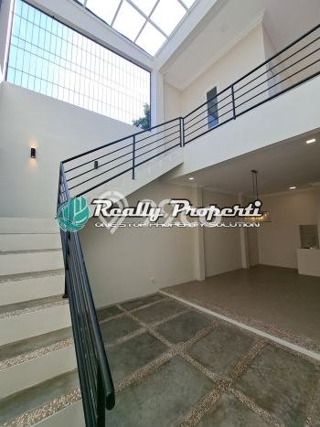 Jual Rumah Mewah Megah Dengan View Eksklusif di Jatibening, Bekasi Jual Rumah Mewah Megah Dengan View Eksklusif di Jatibening, Bekasi