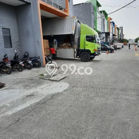 Disewakan Ruko di Kawasan Ramai Saharjo Luas 180m2 Disewakan Ruko di Kawasan Ramai Saharjo Luas 180m2