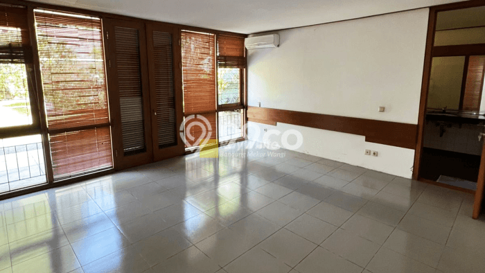 Disewakan! Rumah 4 Kamar Tidur &
4 Kamar Mandi di Ciumbuleuit, Bandung Disewakan! Rumah 4 Kamar Tidur &
4 Kamar Mandi di Ciumbuleuit, Bandung