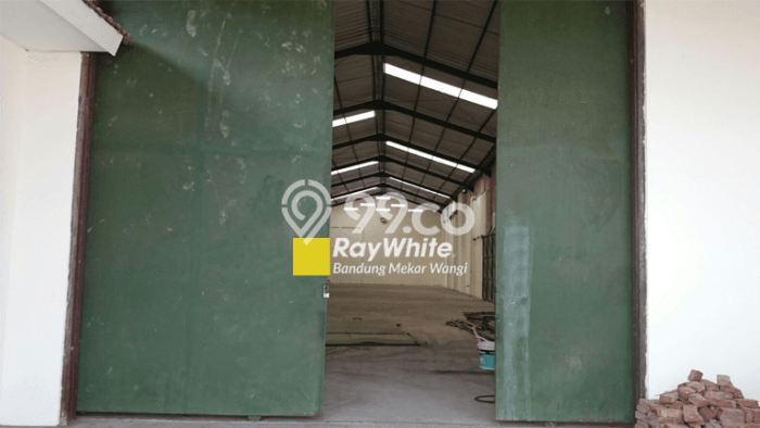 Unit Gudang Dijual di Bandung LT 700m2 & LB 600m2 Unit Gudang Dijual di Bandung LT 700m2 & LB 600m2