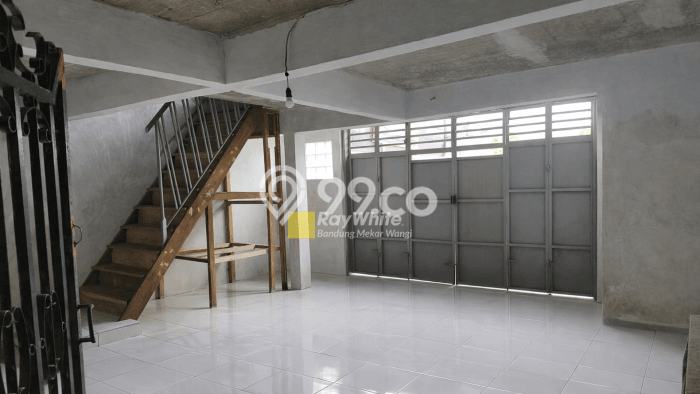 Unit Kost Dijual di Dayeuhkolot dengan 7 Kamar Tidur & Luas Bangunan 300m2 Unit Kost Dijual di Dayeuhkolot dengan 7 Kamar Tidur & Luas Bangunan 300m2