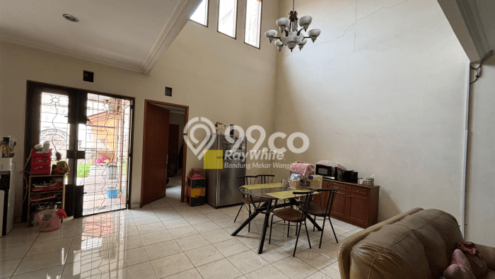 Rumah Elit Modern Tanpa Renovasi di Mekar Wangi Bandung Rumah Elit Modern Tanpa Renovasi di Mekar Wangi Bandung