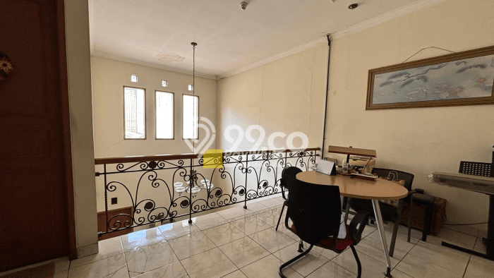 Rumah Elit Modern Tanpa Renovasi di Mekar Wangi Bandung Rumah Elit Modern Tanpa Renovasi di Mekar Wangi Bandung