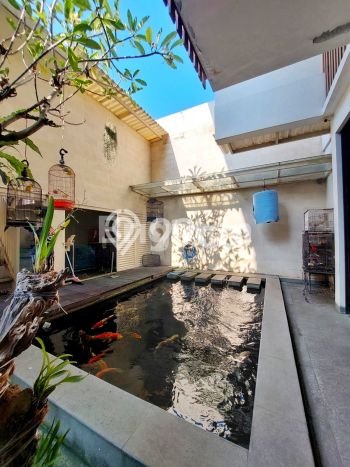 Rumah Elit Modern Tanpa Renovasi di Graha Surabaya Rumah Elit Modern Tanpa Renovasi di Graha Surabaya