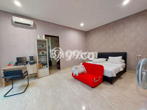 Rumah Elit Modern Tanpa Renovasi di Graha Surabaya Rumah Elit Modern Tanpa Renovasi di Graha Surabaya