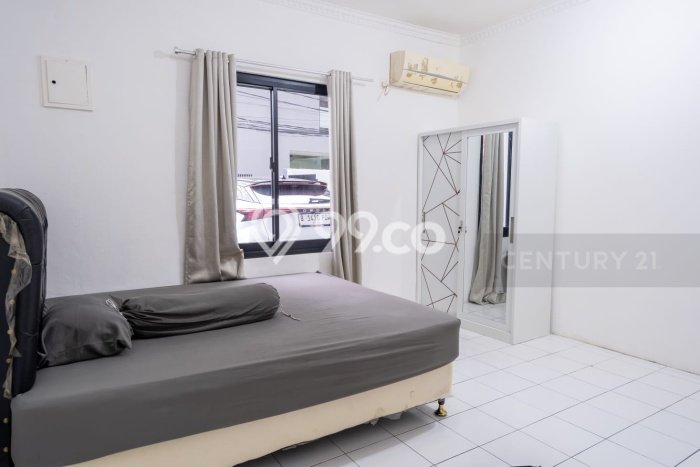 Hunian Mewah LB 375m2 Siap Pakai Desain Elegan di Mampang, Jakarta Selatan Hunian Mewah LB 375m2 Siap Pakai Desain Elegan di Mampang, Jakarta Selatan