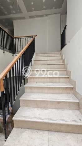 Ready to Use! Luxury House LT 304m2 Desain Modern di Cipete Ready to Use! Luxury House LT 304m2 Desain Modern di Cipete