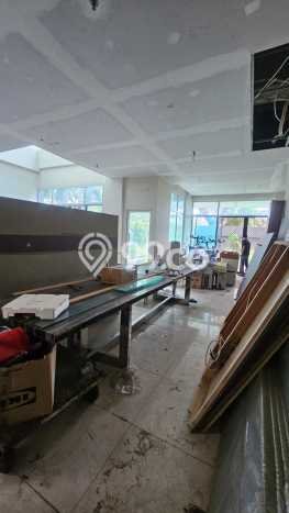 Ready to Use! Luxury House LT 304m2 Desain Modern di Cipete Ready to Use! Luxury House LT 304m2 Desain Modern di Cipete
