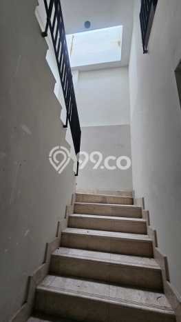 Ready to Use! Luxury House LT 304m2 Desain Modern di Cipete Ready to Use! Luxury House LT 304m2 Desain Modern di Cipete