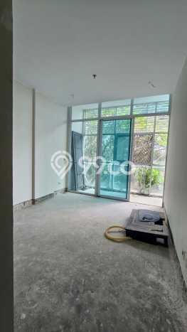 Ready to Use! Luxury House LT 304m2 Desain Modern di Cipete Ready to Use! Luxury House LT 304m2 Desain Modern di Cipete