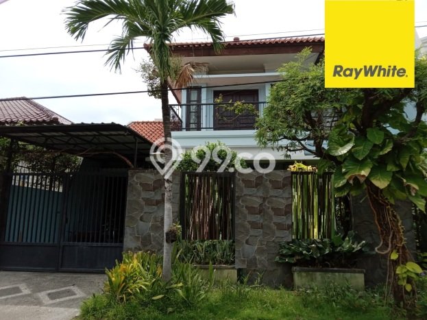 Rumah Lokasi Strategis di Tenggilis Mejoyo, Surabaya, Luas 300m2m² Bangunan 250m2m² Rumah Lokasi Strategis di Tenggilis Mejoyo, Surabaya, Luas 300m2m² Bangunan 250m2m²
