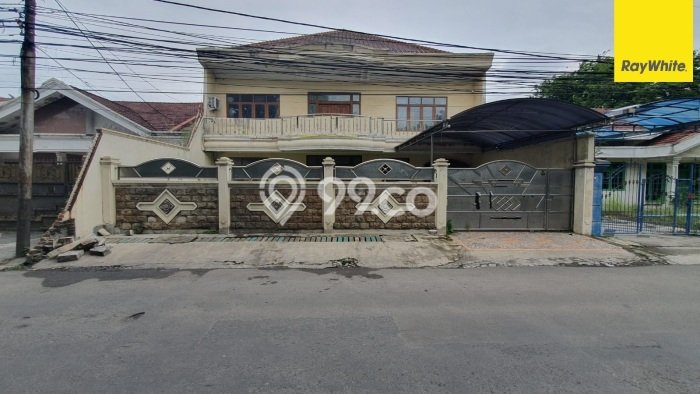 Rumah Strategis dengan Luas Tanah 525m2m² dan Luas Bangunan 700m2m² di Kawasan , Surabaya Rumah Strategis dengan Luas Tanah 525m2m² dan Luas Bangunan 700m2m² di Kawasan , Surabaya