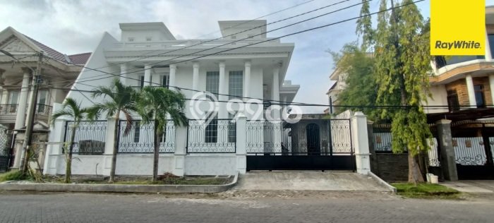 SPECIAL OFFER! Rumah Asri area Gayungan, LT 494m2m² LB 840m2m² SPECIAL OFFER! Rumah Asri area Gayungan, LT 494m2m² LB 840m2m²