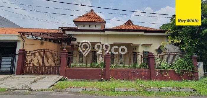 Rumah Berkualitas dengan Luas Tanah 276m2m² di Kawasan Elite , Surabaya Rumah Berkualitas dengan Luas Tanah 276m2m² di Kawasan Elite , Surabaya
