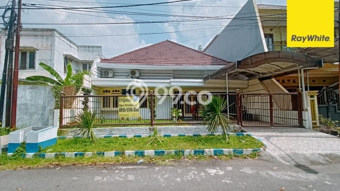 Rumah Lingkungan Nyaman kawasan Rungkut, Surabaya, LT 308m2m² LB 300m2m² Rumah Lingkungan Nyaman kawasan Rungkut, Surabaya, LT 308m2m² LB 300m2m²