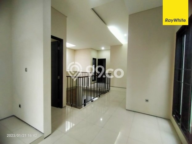 Rumah Modern area Tenggilis Mejoyo, Surabaya, LT 200m2m² LB 300m2m² Rumah Modern area Tenggilis Mejoyo, Surabaya, LT 200m2m² LB 300m2m²