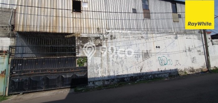 Rumah Lokasi Strategis di , Surabaya, LT 164m2m² LB 300m2m² Rumah Lokasi Strategis di , Surabaya, LT 164m2m² LB 300m2m²