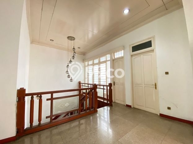 Rumah Premium LT 300m² / LB 500m² di Kompleks Cluster Kebayoran Lama, Jakarta Selatan Rumah Premium LT 300m² / LB 500m² di Kompleks Cluster Kebayoran Lama, Jakarta Selatan
