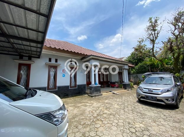 Rumah Mewah LB 300m2 Siap Pakai Desain Elegan di Pondok Cabe, Tangerang Rumah Mewah LB 300m2 Siap Pakai Desain Elegan di Pondok Cabe, Tangerang