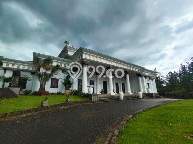 For Sale! Premium House LT 4758m2 Desain Modern di Sentul City For Sale! Premium House LT 4758m2 Desain Modern di Sentul City
