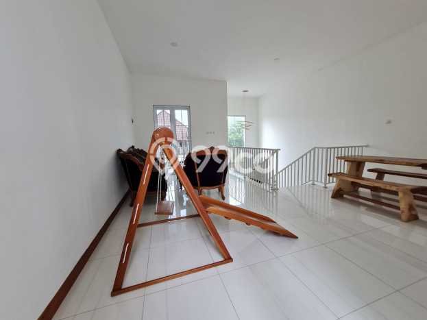 Dijual Cepat Rumah Bagus Siap Huni LB 211m2 di Cinere, Depok Dijual Cepat Rumah Bagus Siap Huni LB 211m2 di Cinere, Depok