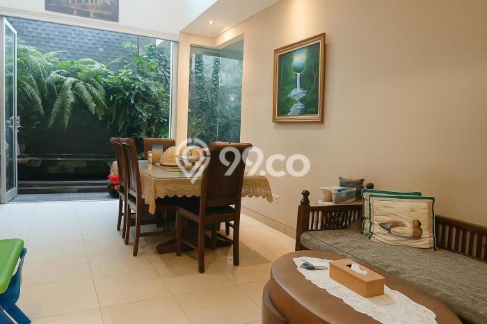 Rumah Mewah Siap Huni LT 200m2 di Cinere, Depok Rumah Mewah Siap Huni LT 200m2 di Cinere, Depok