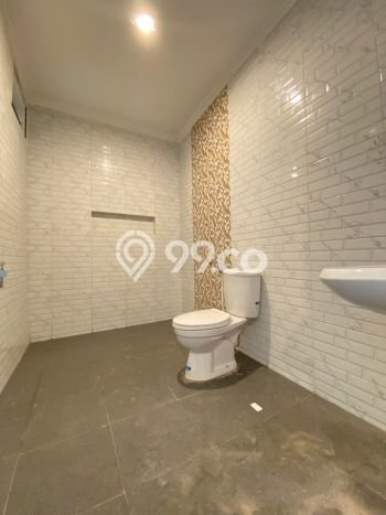 Rumah Elit Modern Tanpa Renovasi di Lebak Bulus Jakarta Selatan Rumah Elit Modern Tanpa Renovasi di Lebak Bulus Jakarta Selatan